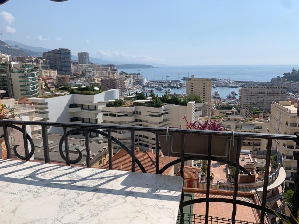 Plein Coeur De Monaco, A 300 Metres A Pied Du Port De Monaco, 4 Pieces Dans Des Escaliers Vue Mer Exceptionnelle 외부 사진