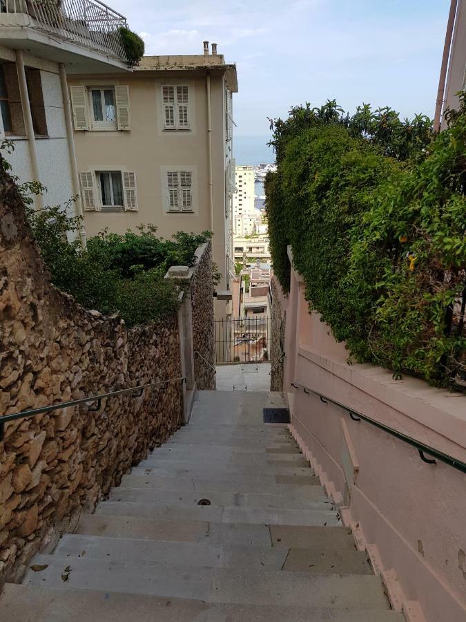 Plein Coeur De Monaco, A 300 Metres A Pied Du Port De Monaco, 4 Pieces Dans Des Escaliers Vue Mer Exceptionnelle 외부 사진